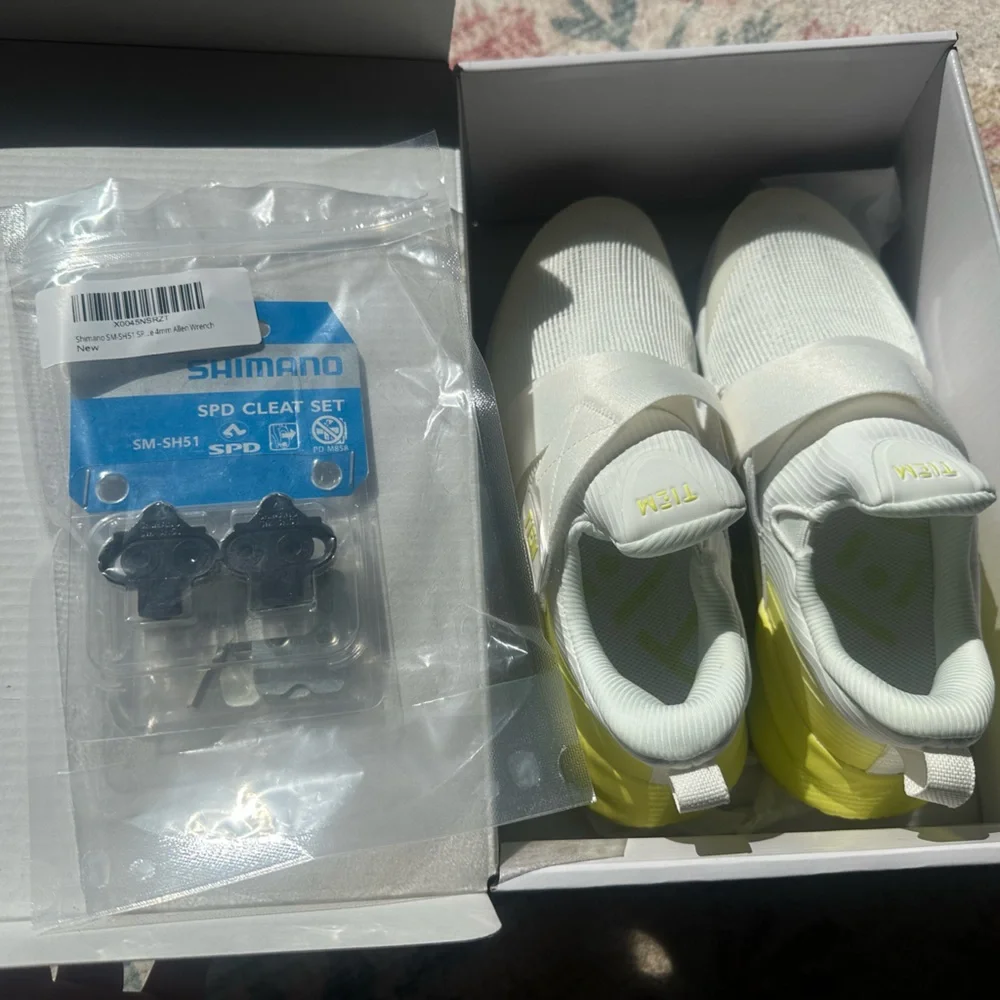 Tiem Lynx Size 6 Never Worn! With cleat set